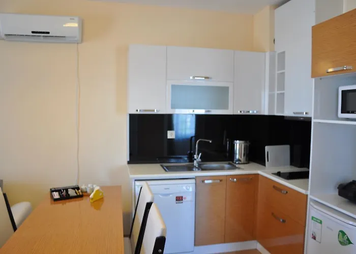 Aparthotel Esguven Apart