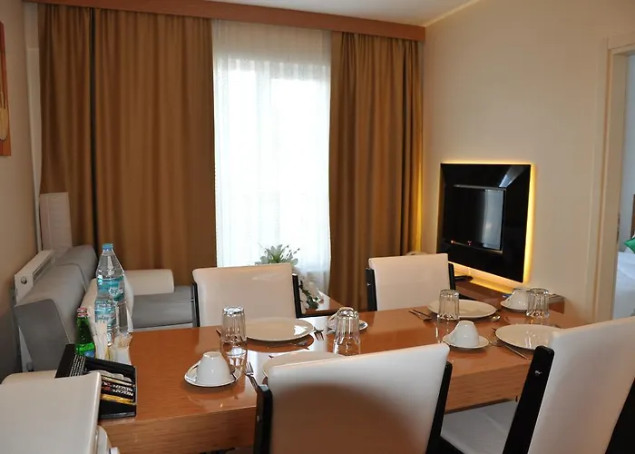 Aparthotel Esguven Apart